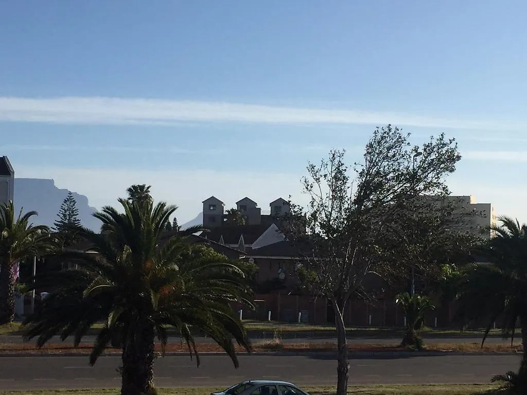 10 South Views Apartment Bloubergstrand