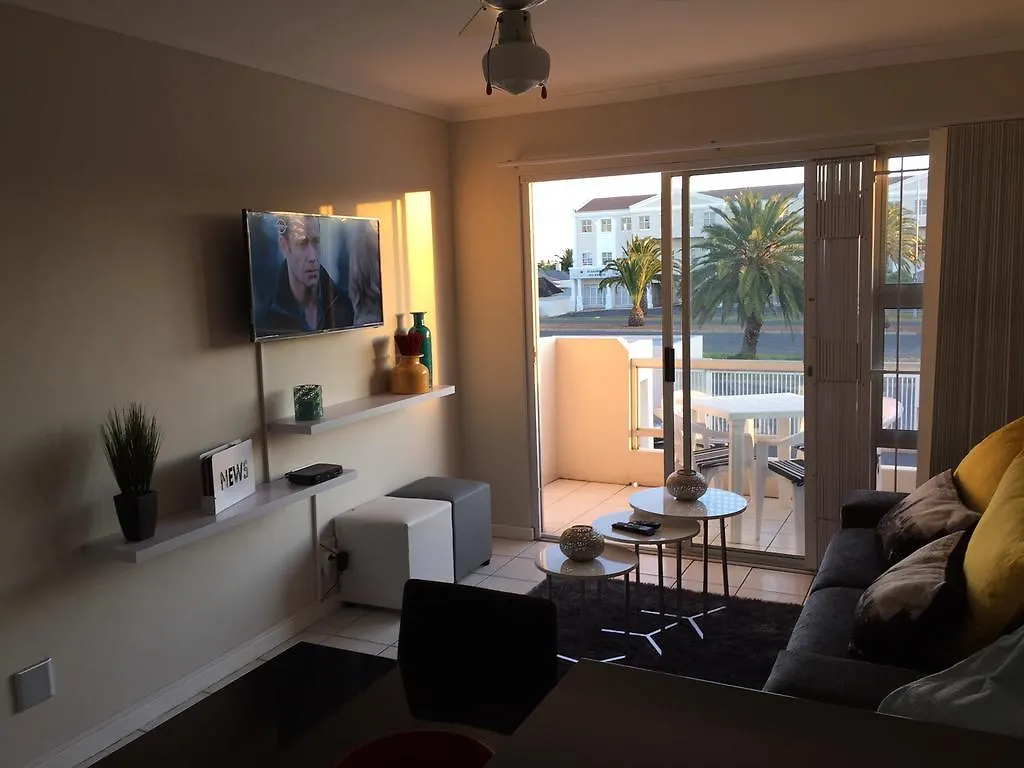 10 South Views Apartment Bloubergstrand